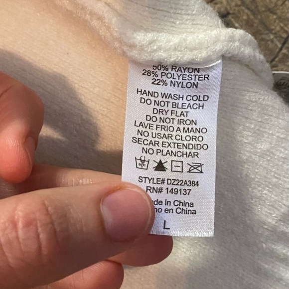 LUXE Boutique Cropped Knit Sweater Tank Size Large - Picture 3 of 4